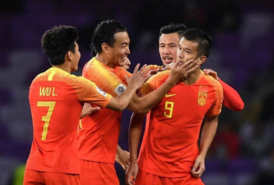国足主帅未定!东亚杯23人浮现韦世豪难入选3新星上位