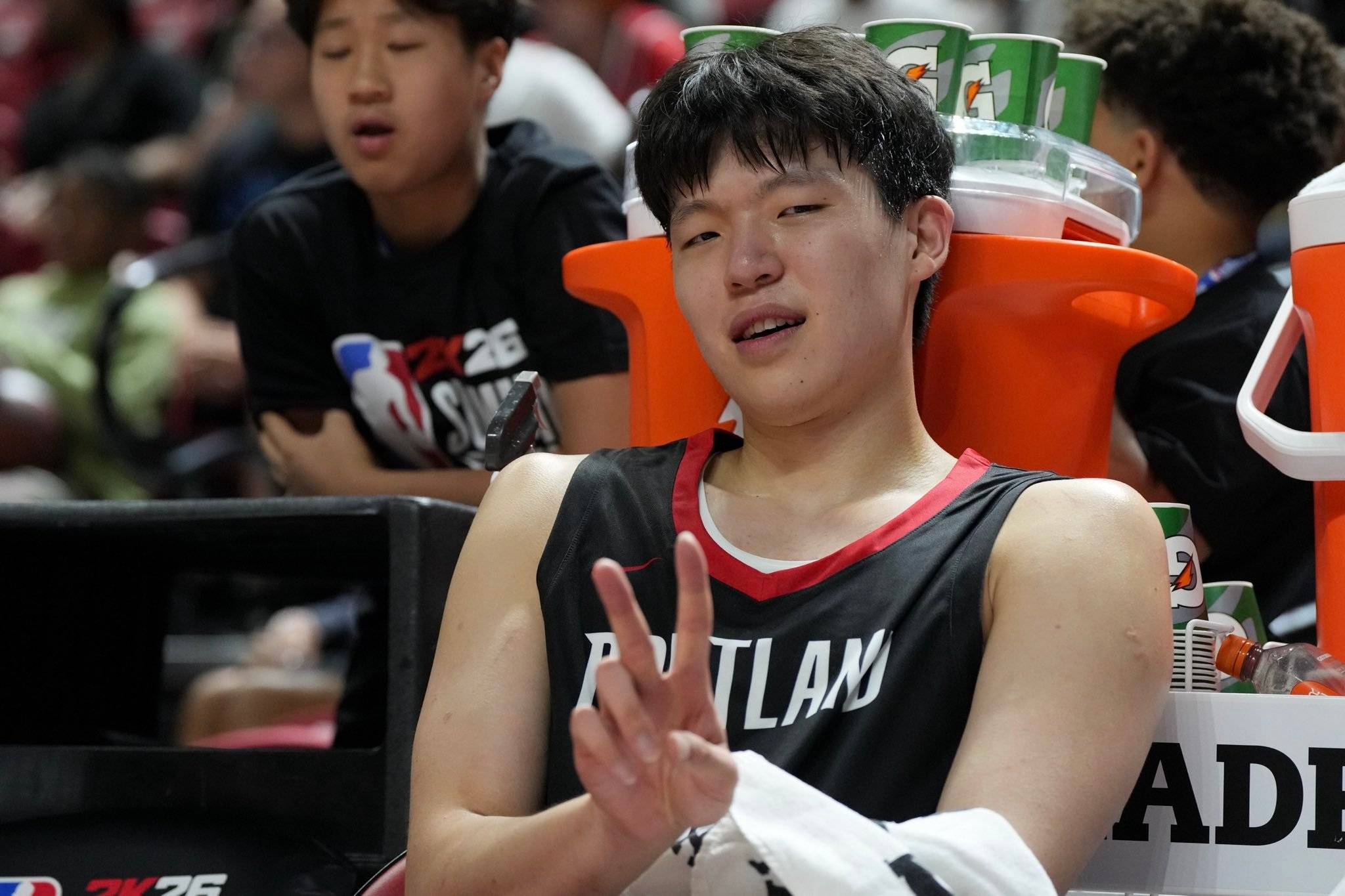 包含杨瀚森15分3板2帽NBA夏联开拓者击败鹈鹕的词条